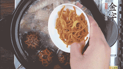 放蟲草花再煮10分鐘。