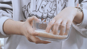 大米提前放浸泡1小時。