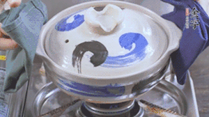 每隔30s將鍋傾斜一側(cè)。（受熱更均勻，鍋巴更噴香）