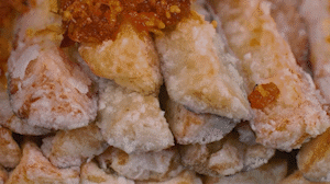 茄子撈出后放入雞精和XO醬拌均勻。
