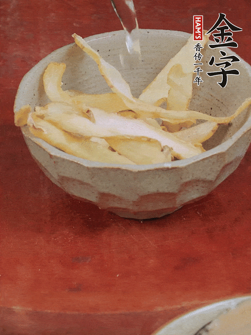 玉竹、花菇分別清水泡發(fā)。