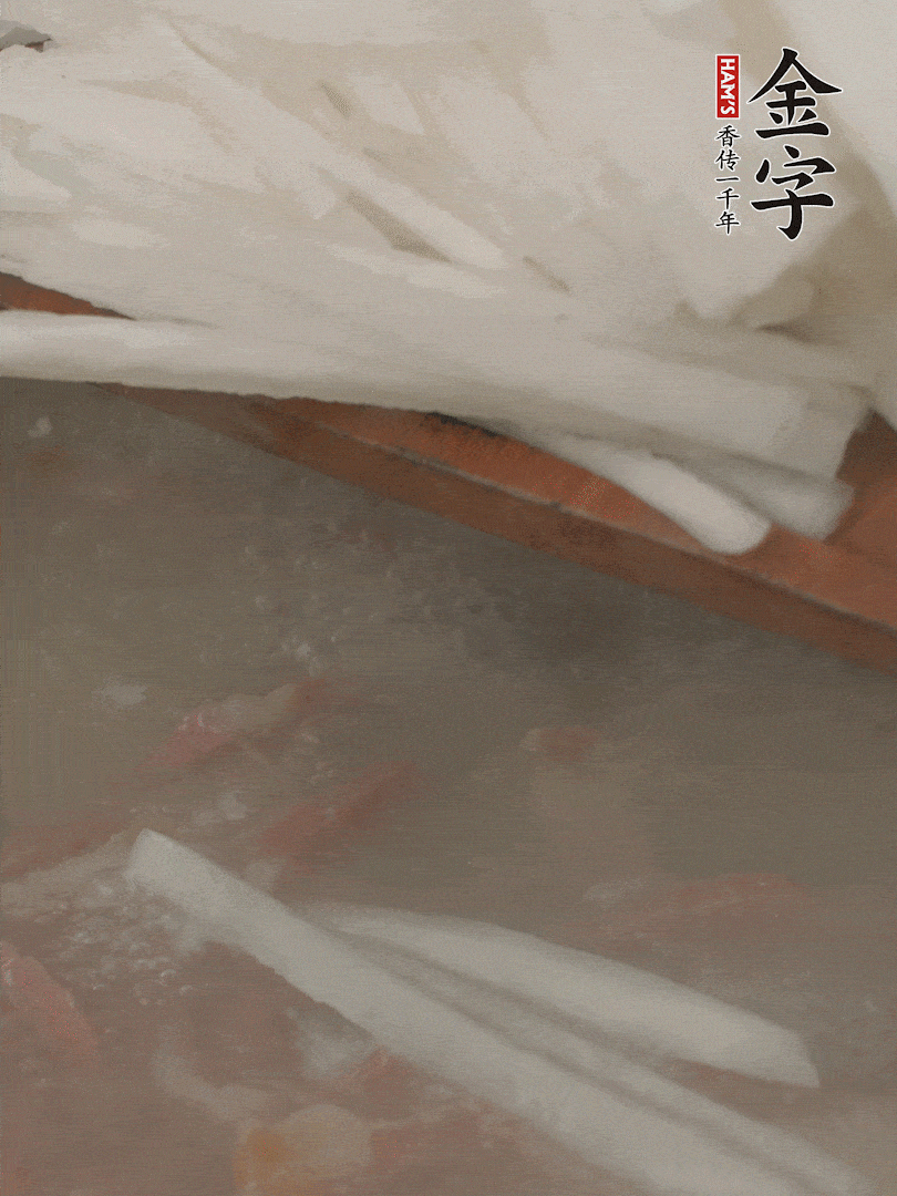 放蘿卜絲，燉5分鐘。