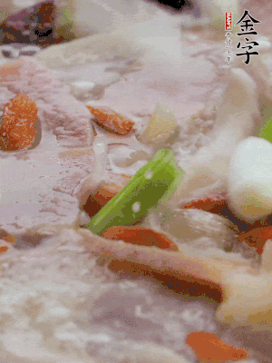 最后下枸杞、蒜白。