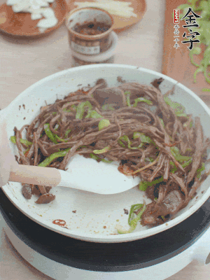 少許鹽調(diào)味。