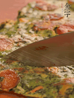 小火煎3分鐘后翻面，蓋蓋兒燜2分鐘。