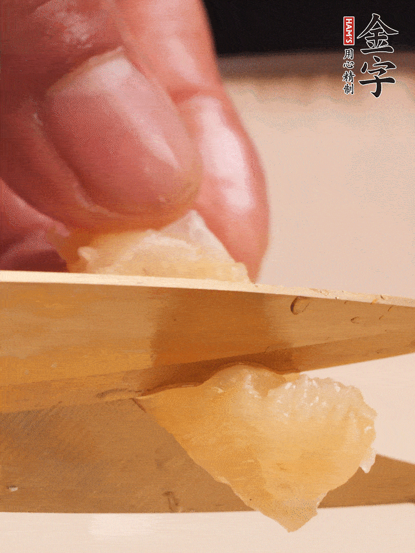 取出放入清水中，清洗表面，再剪成小段