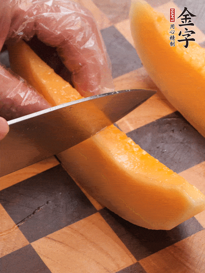 火腿包裹哈密瓜，按圓形擺放
