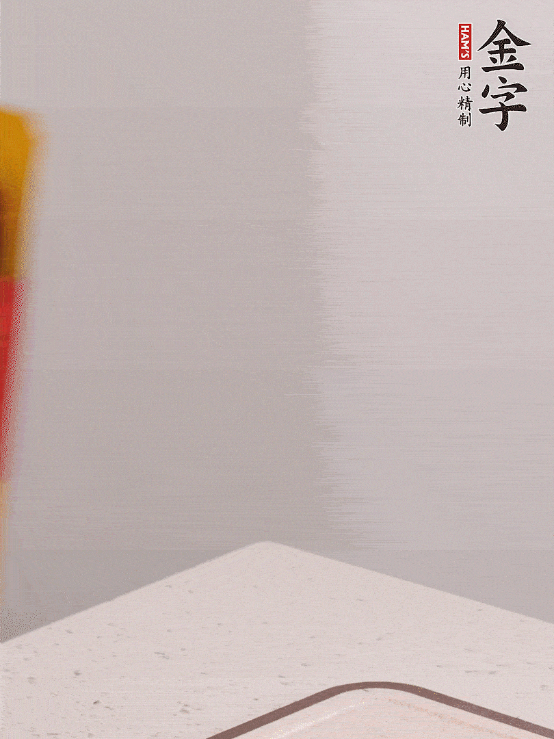 金字火腿切片，溫水浸泡5分鐘，將牛腩放鍋中，倒入比食材多2倍的清水，加姜焯水