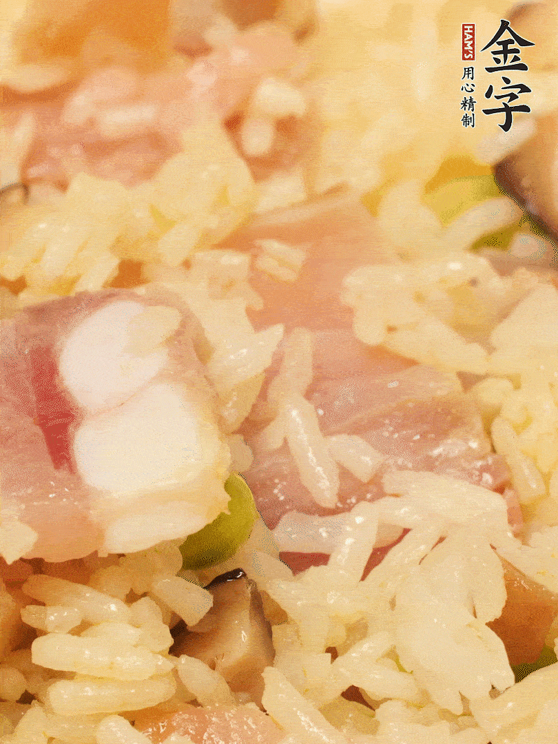 下米飯、蝦米繼續(xù)翻炒