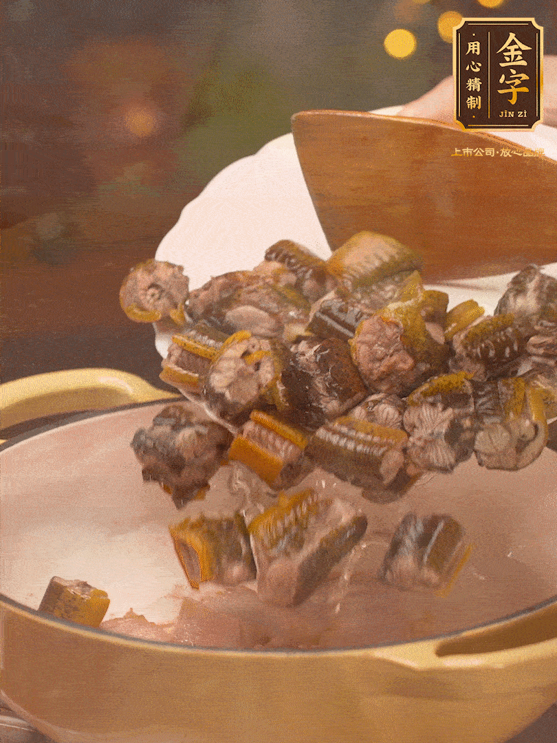 再加入黃鱔、春筍 炒出香味