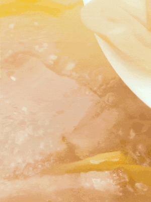 金字咸肉、火腿、春筍 通通放入鍋中小煮30分鐘