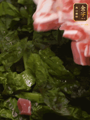 大米淘洗干凈，把食材全部放進(jìn)去，加適量水?dāng)嚢杈鶆?>
					</div>
					<span>步驟 3/5</span>
					<p>大米淘洗干凈，把食材全部放進(jìn)去，加適量水?dāng)嚢杈鶆?/p>
				</li><li>
					<div   id=