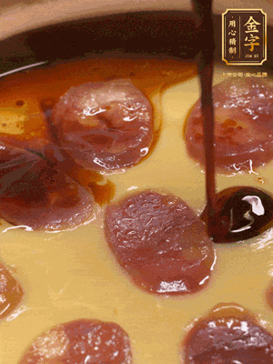 再撒上蔥花，生抽，芝麻油