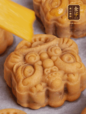 冷卻5分鐘刷上蛋液，160℃再烤10分鐘，回油1晚更香