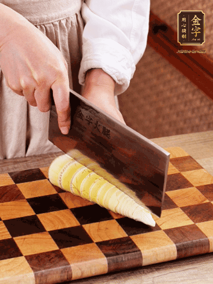 春筍切片，焯水1分鐘